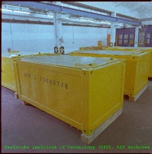 Sammelcontainer zur Lagerung von Fässern mit radioaktiven Abfällen in der Hauptabteilung Dekontaminationsbetriebe (HDB)