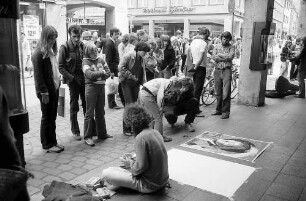 Freiburg i. Br.: Straßenmaler an der Ecke Rathausgasse