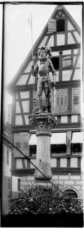 Bretten Marktbrunnen mit Statue vom Pfalzgrafen Friedrich II (1554)