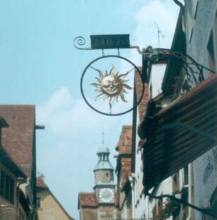 Wirtshausschild mit Sonne