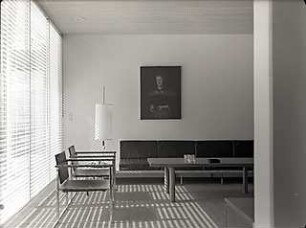 Groethuysen, Herbert; München - Neuhausen, Rondell Neu Wittelsbach 1a; Eigenes Wohnhaus H. Groethuysen an Stelle der elterl. Villa - Sitzgruppe