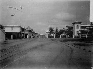 Lome: Hamburger Strasse mit Postgebäude.
