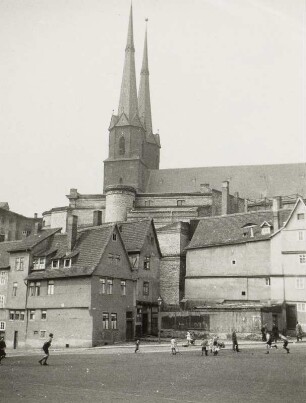 Halle (Saale), Trödel, Straßenansicht gegen Westtürme der Marktkirche