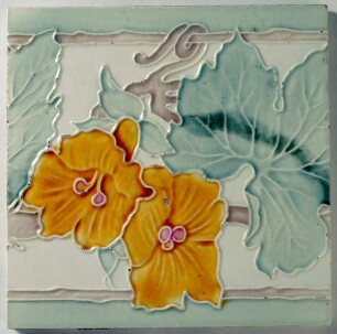 Fliese mit floralem Dekor