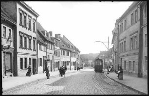 Eisleben. Freistraße mit Straßenbahn