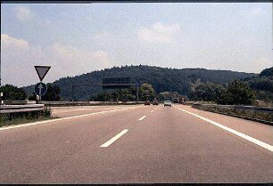 Ausfahrt aus Halbdirekte Nord (Heidelberg Richtung Stuttgart zu Fahrbahn Süd der A8 (Karlsruhe Richtung Stuttgart)