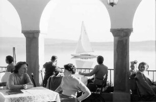 Mettnau: Kaffee auf der Mettnau mit See