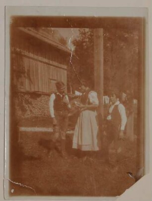 Franz, Christiane und Raimund von Hofmannsthal als Kinder/Jugendliche in Tracht in Aussee