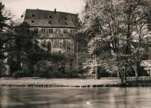 Büdingen. Schloss Büdingen, entstanden aus einer staufischen Wasserburg aus dem 12. Jh., im Frühling