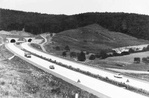 Tunnel bei Hölzern in km 528,925 Südportale