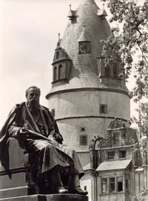 Denkmal des Grafregenten Ernst zur Lippe. Detmold, Schlossplatz