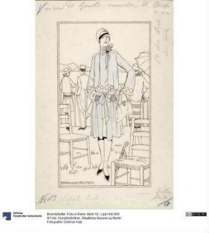 Frau in Kleid