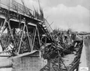 Zersörte Brücke über den Isonzo bei Görz