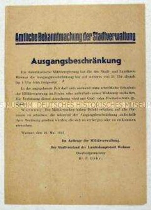 Amtliche Bekanntmachung der Stadtverwaltung von Weimar im Auftrag der us-amerikanischen Militärverwaltung zur Festsetzung einer Ausgangsbeschränkung