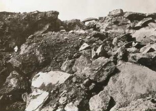 Lüttich. Wirkung einer 42 cm Granate des Krupp-Mörsers ("Dicke Bertha") in der Festung Lüttich