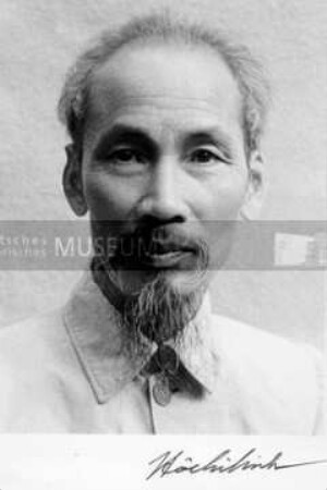 Handsigniertes Photo mit handschriftlicher Widmung von Ho Chi Minh zum 80. Geburtstag von Wilhelm Pieck