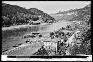 Sächsische Schweiz, Blick auf Schmilka an der Elbe und die Schrammsteine