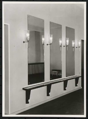 Stadttheater, Bremerhaven: Detail Spiegelablage in Garderobe