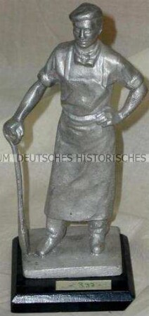 Skulptur eines Stahlarbeiters