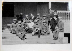 Gruppenfoto der Fliegerschule in Alt Autz, um 1917