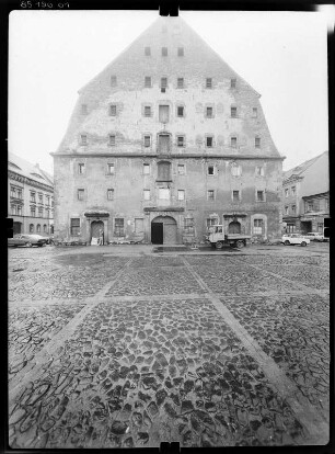 Zittau, August-Bebel-Platz (Neustadt) 47. Marstall (1511, Erweiterung a. 18. Jh.). Giebelfront (Nordseite)