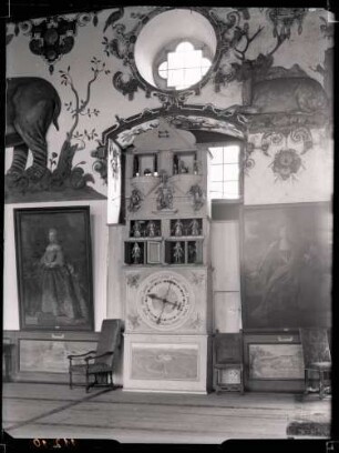 Schloß; Saalbau, Rittersaal, Uhr