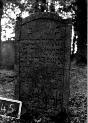 Grabstein 45 [Nir S. 56 Nr. 5.10]