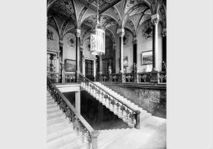 Blick in das Treppenhaus im Kronprinzen-Palais