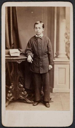 Porträt eines Knaben aus der Familie Berndt : Porträt eines Knaben aus der Familie Berndt. Visitfoto