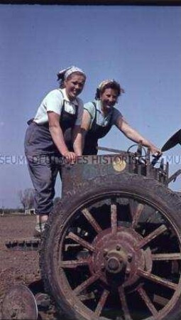 Frauen bei der Feldarbeit, LPG Kuhlrade