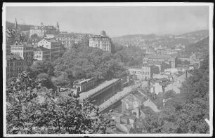 Karlsbad. Mühlbrunn und Kurhaus : Karlsbad. Mühlbrunn-Quai an der Teplá mit Mühlbrunn-Kolonnade und Kurhaus. Stadtteilansicht mit Westend und Königs-Villa sowie Villa Theresa