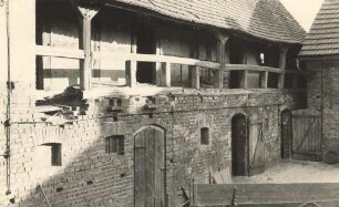 Wirtschaftsgebäude mit Laubengang in Riegel : Bróžnja z galeriju w Roholnju