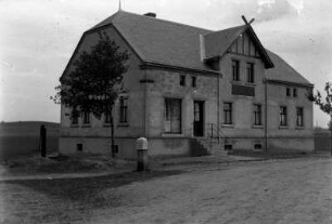 Schönteichen-Cunnersdorf. Wohnhaus mit Laden. Straßenansicht