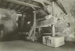 Weinpresse : Alte Weinpresse "Baum-Trotte"). Ehemaliges Benediktinetrkloster in Stein am Rhein
