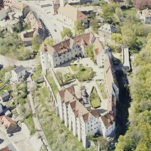 Nossen. Schloß (erste Erwähnung 1180). Luftbild-Schrägaufnahme von Osten