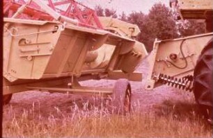 Fotografie: Mähdrusch, Mähdrescher selbstfahrend, Schneidwerk, Transport, Transportgerät