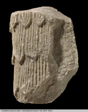 Fragment einer Beterfigur mit Gewandwiedergabe