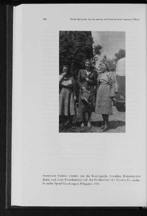 Annemarie Hübner (rechts mit der Lexikografin Anneliese Bretschneider (links) und einer Unbekannten auf der Studienfahrt des Vereins für niederdeutsche Sprachforschung zu Pfingsten 1955