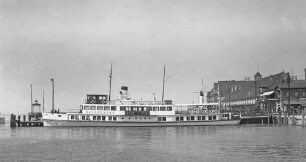 Friedrichshafen Hafenbahnhof Dampfschiff Ravensburg