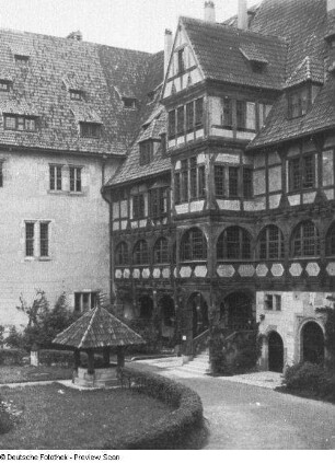 Coburg. Veste Coburg (Ersterwähnung 1225, 1531/1553 Ausbau, 1909/1923 Sanierung). Fürstenbau. Hofansicht (Teilansicht)