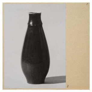 Vase aus Porzellan mit farbigem Dekor (Werkbundkiste Vasen, Bildtafel)