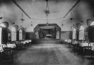 Lohmen-Uttewalde, Grundstraße 6. Gasthof Uttewalde. Saal. Blick zur Bühne