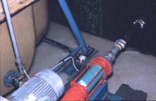 Fotografie: Fütterungstechnik, Mastschwein, Flüssigfütterungsanlage, Mischbehälter, Elektromotor, Pumpe, Wiegetechnik