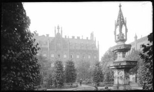 Danzig. Oberpostdirektion (1878) und Brunnen am Buttermarkt
