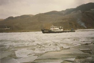 Eisbrecher "Josef Langen" im Einsatz in der Mosel