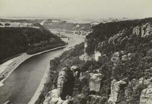 Sächsische Schweiz. Blick von der Bastei auf das Elbtal mit Pötscha-Wehlen