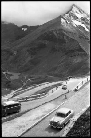 Großglockner: Serpentinen zur Edelweißspitze, mit Brennkogel