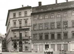 Dresden-Neustadt, Tieckstraße 29 und Bautzner Straße 32/30. Wohnhaus mit Laden (um 1860) und Doppelwohnhaus mit Läden (vor 1852). Straßenansicht