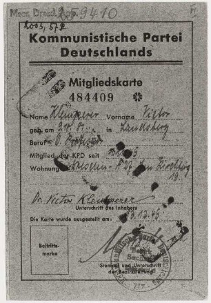 Mitgliedskarte Nr. 484409 der Kommunistischen Partei Deutschlands für Victor Klemperer, ausgestellt am 13.12.1945. Vorderseite mit Stempelaufdruck "ungültig"
