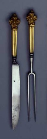 Gabel / Weidbesteck Kurfürst Johann Georgs I. von Sachsen bestehend aus Weidmesser, Scheide, Besteckmesser, Messer, Gabel, Schere, Winkellineal, vier Zirkeln, Winkelmaß